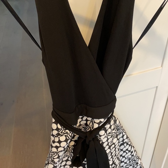 Diane von Furstenberg wrap dress. - Picture 2 of 5